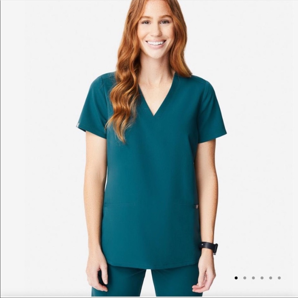 Figs Caribbean Blue Top w/ Pockete